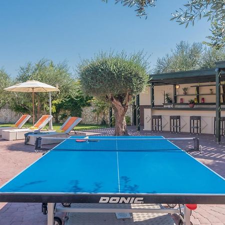 Astarte Villas - Istar Villa With Tennis Court Makhairadhon Экстерьер фото