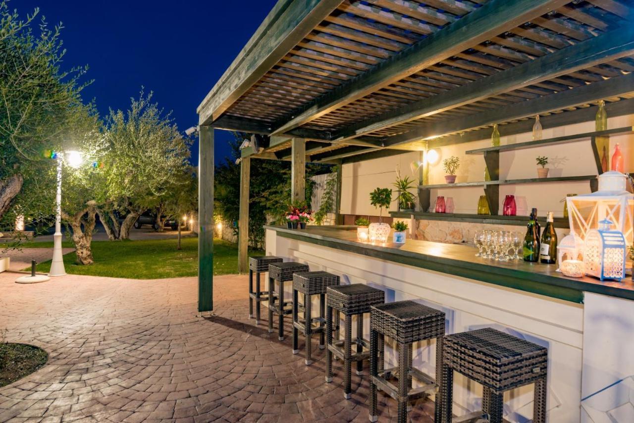 Astarte Villas - Istar Villa With Tennis Court Makhairadhon Экстерьер фото