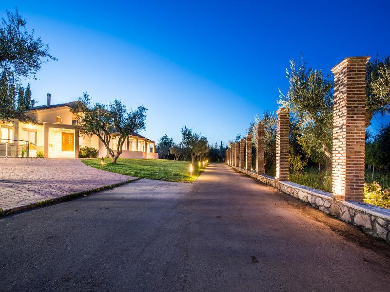 Astarte Villas - Istar Villa With Tennis Court Makhairadhon Экстерьер фото